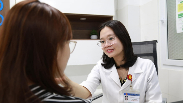 Tretinoin là thuốc kê đơn, chị em ngộ nhận tự mua sử dụng rồi rần rần viêm da