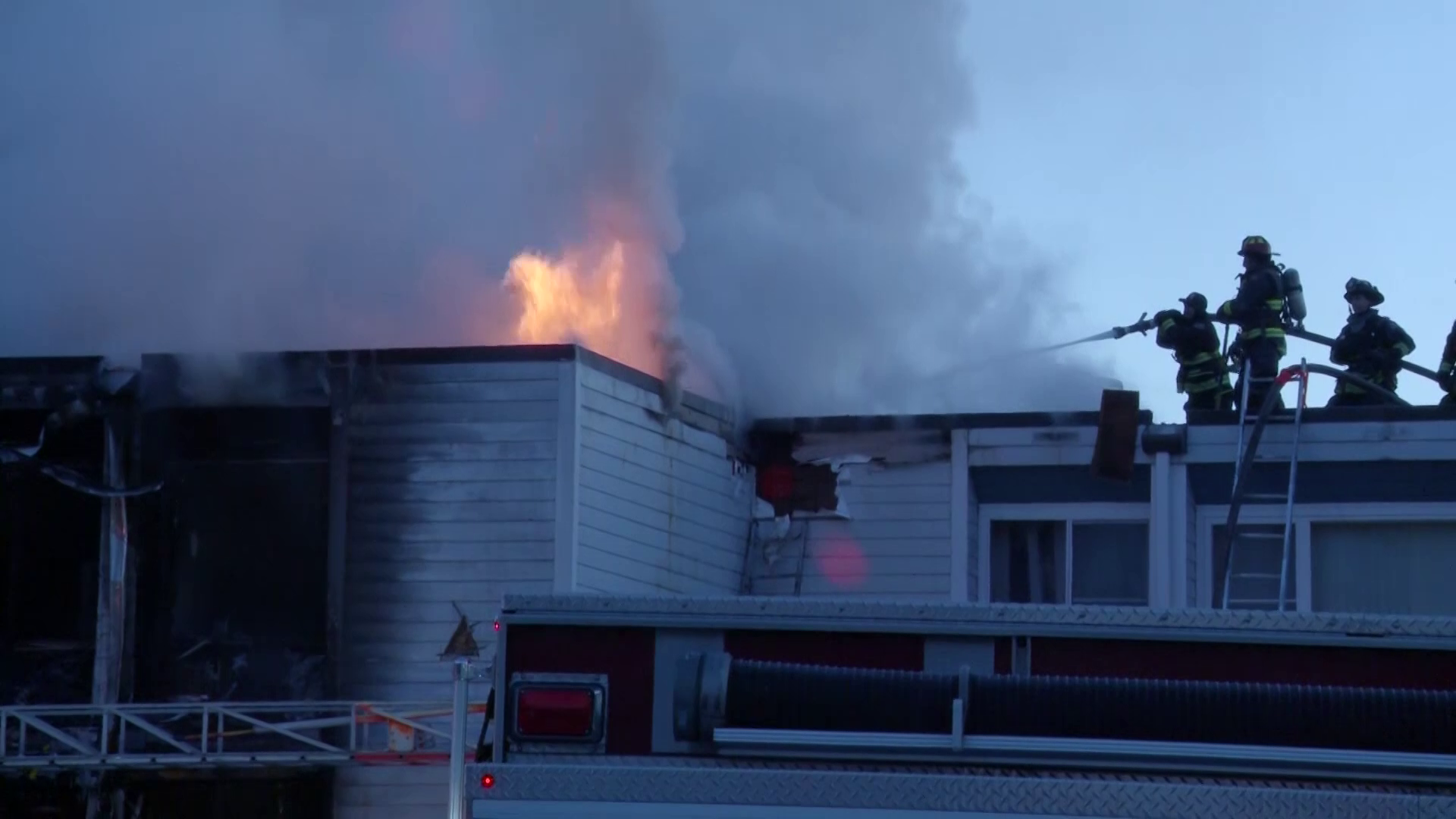 'Everything was on fire': 5 rescued from apartment complex fire