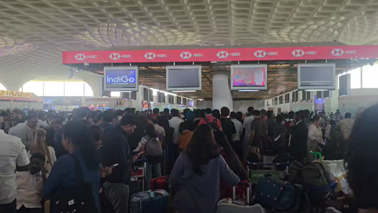 IndiGo flight chaos: 2.6 lakh flyers hit at Mumbai airport; 905 ...