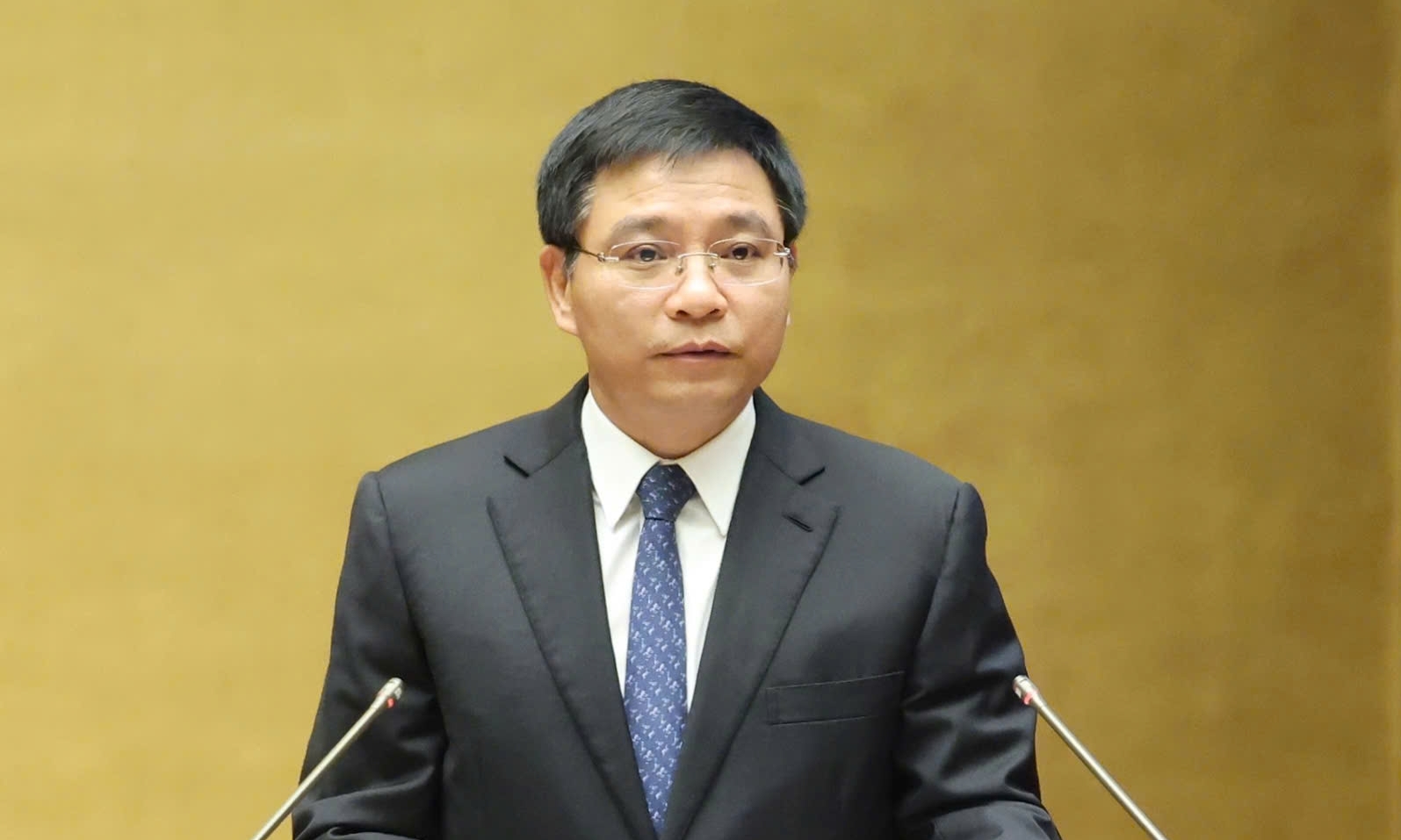 Bộ trưởng Tài chính Nguyễn Văn Thắng trình bày báo cáo giải trình, tiếp thu của Chính phủ sáng 10/12. Ảnh: Đại biểu Nhân dân