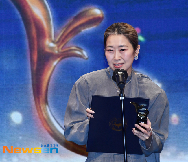 매기 강 감독, '케이팝 데몬 헌터스' 옥관문화훈장 수상~[포토엔HD]