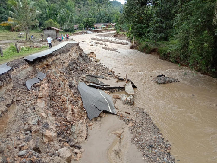 Suasana di wilayah Tapteng yang terkena banjir bandang. Foto: Dok. Istimewa