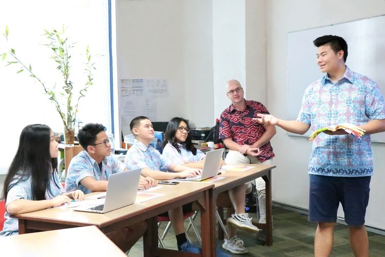 Cukup Pintar? Ini 5 Tips Orang Tua Bentuk Karakter Anak Era Digital