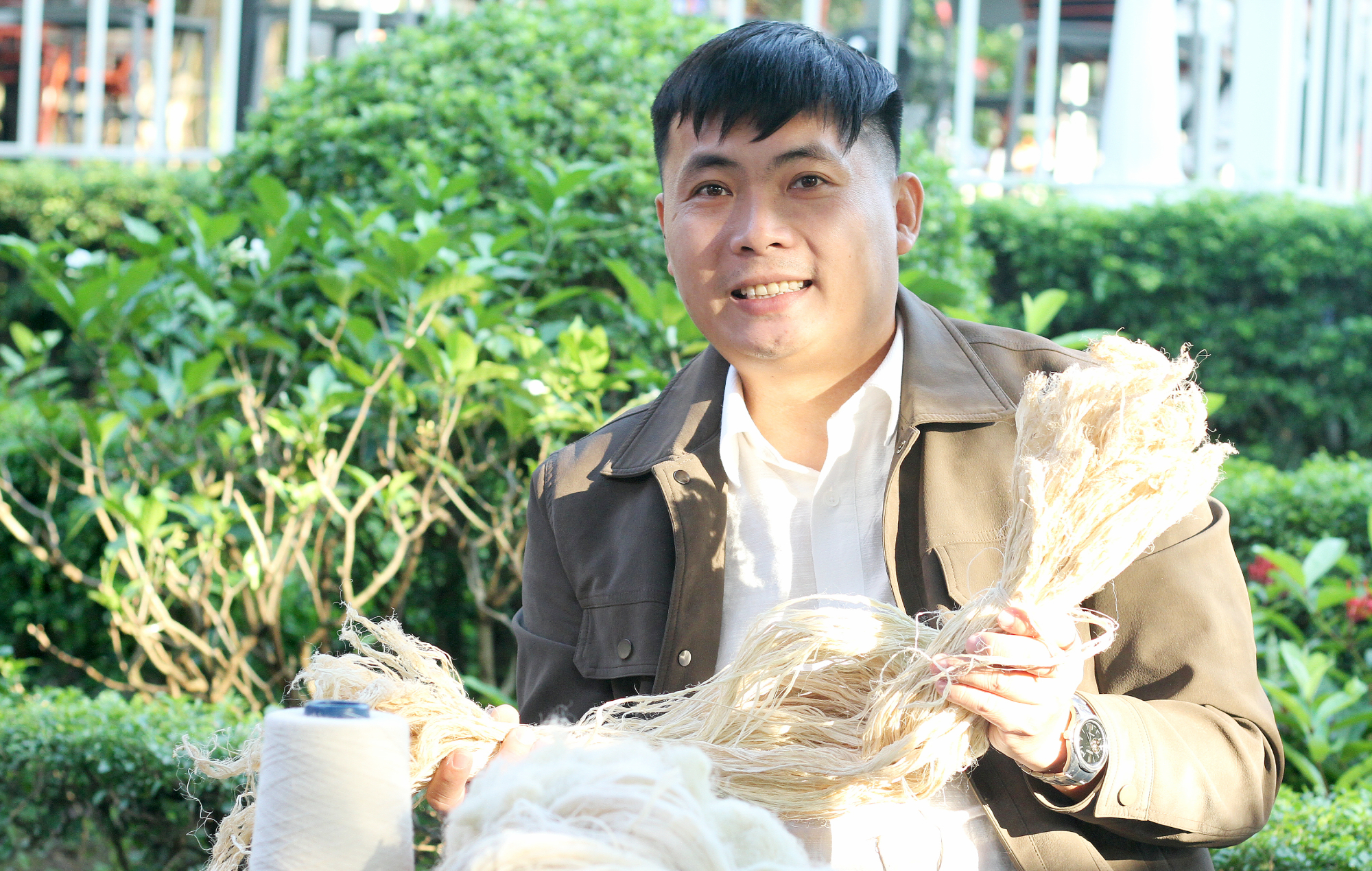 From burned pineapple leaves to export fabric: the journey of a Vietnamese engineer