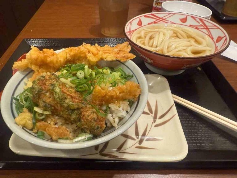 【丸亀製麺の裏ワザ】500円以下でできる天丼や無料のお出汁を使った最強アレンジも!