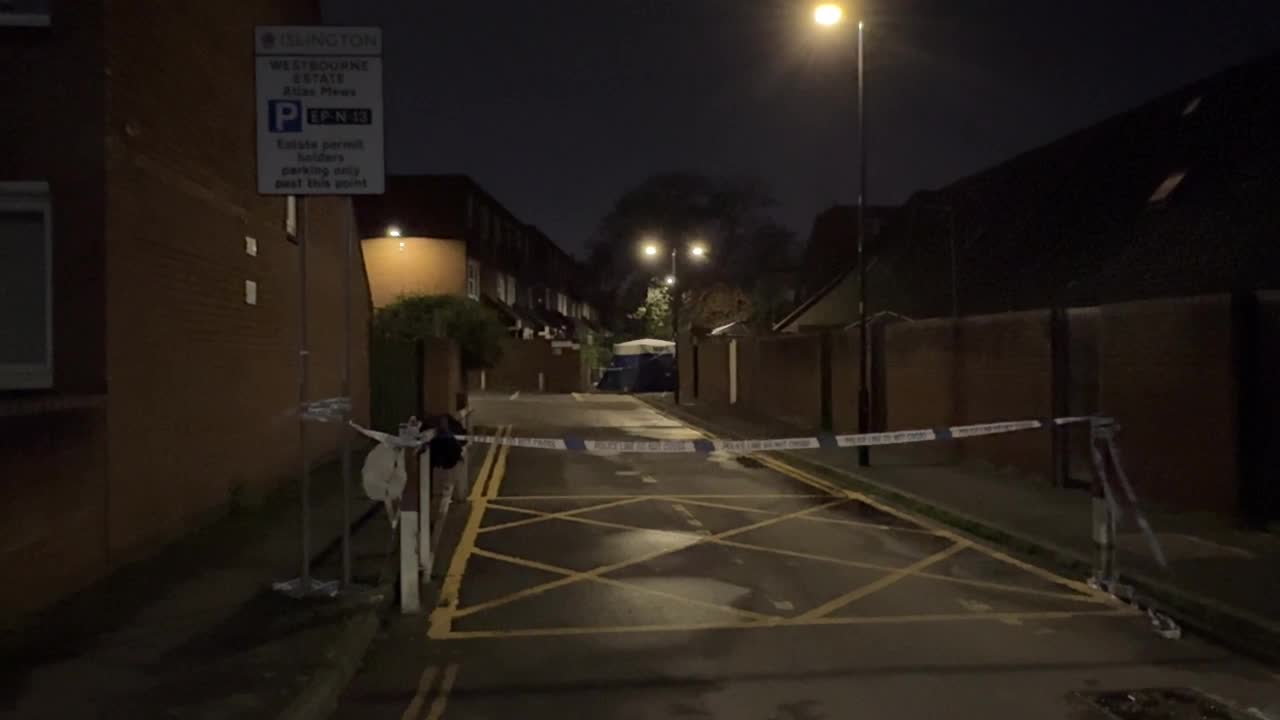 Police cordon set up after 15-year-old boy stabbed to death in Islington