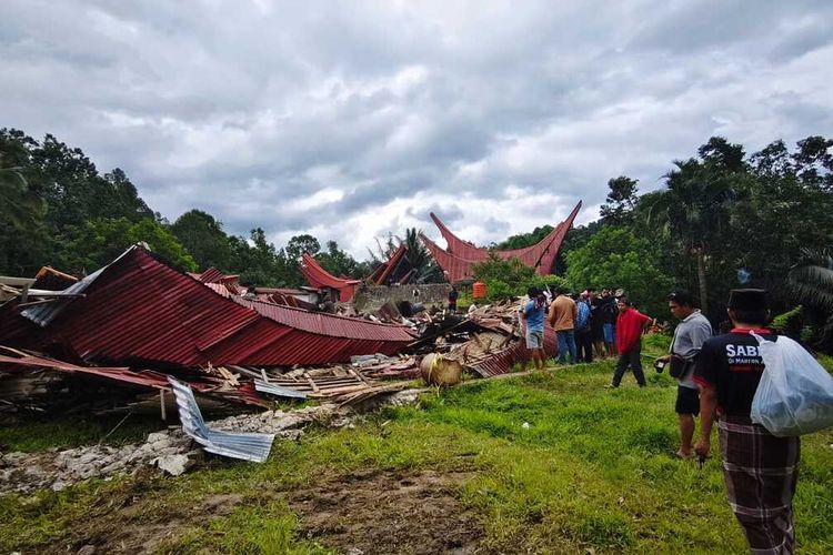 Warga Tana Toraja Protes Pembongkaran Tongkonan Berusia 3 Abad