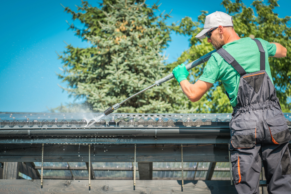 Simple tips to do gutter maintenance