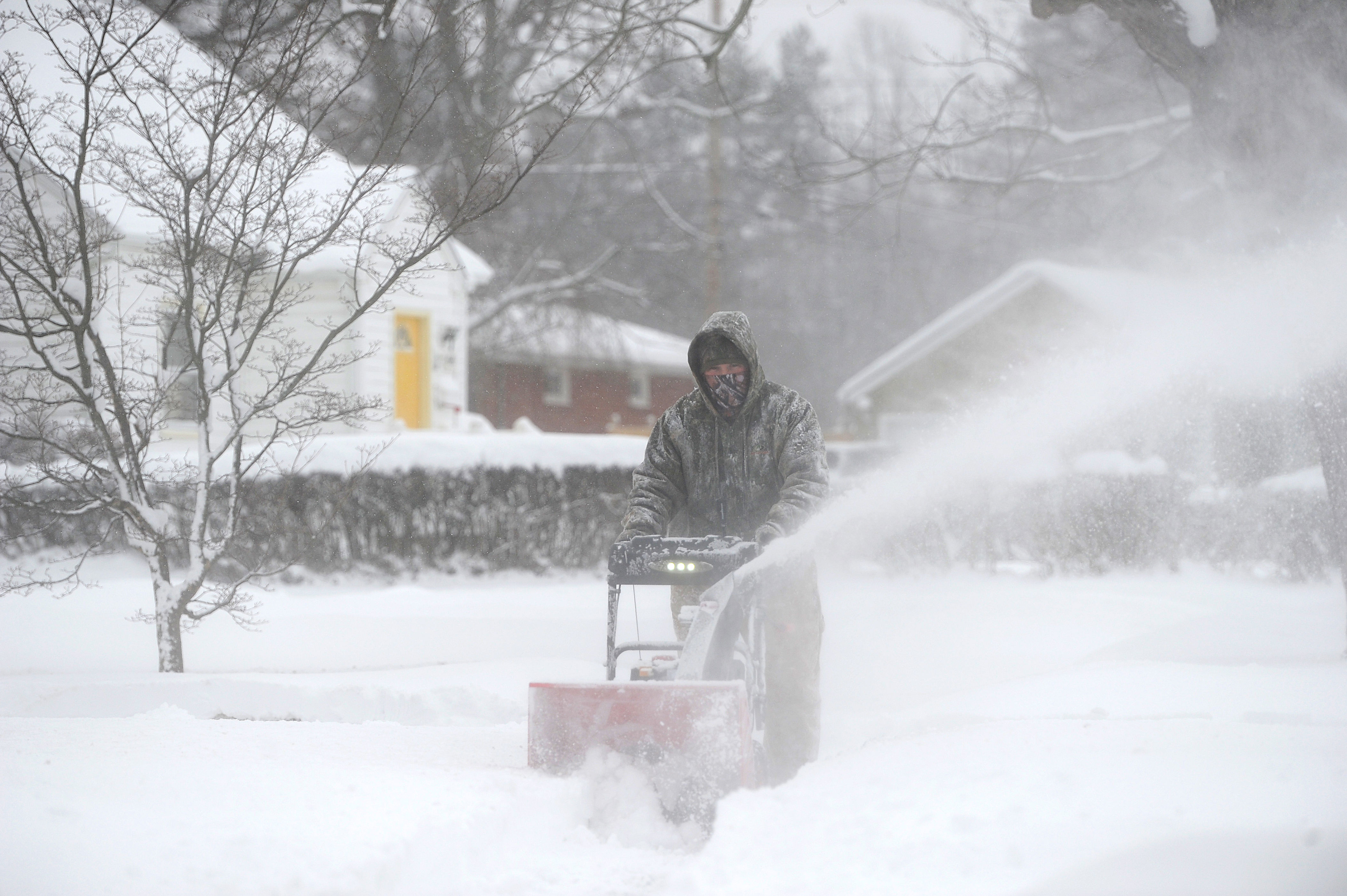 Winter storm warning as 20 inches of snow to hit: "Avalanche danger"