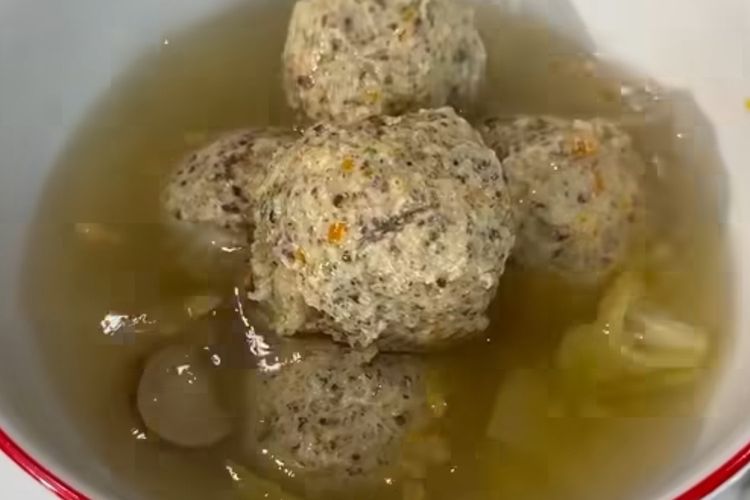 Bukan Bakso Sapi, Ini Sup Bakso Ayam Jamur Lebih Gurih dan Sehat, Cukup 1/2 Kg Ayam Jadi Sepanci!