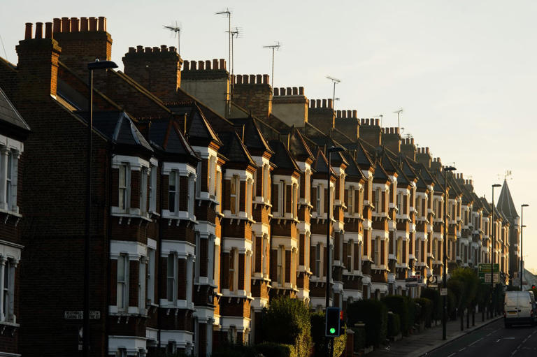 London housing market to strengthen as wages rise and rates fall ...