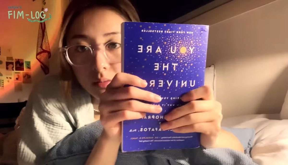 7 Idola KPop Generasi Keempat yang Suka Membaca Buku, Apakah Favoritmu?