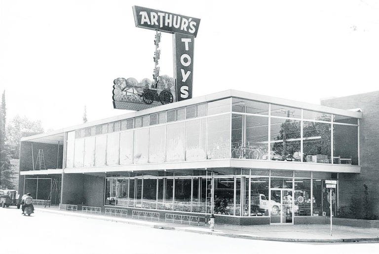 Arthur's Toys still a favorite Fresno memory, years after beloved store ...