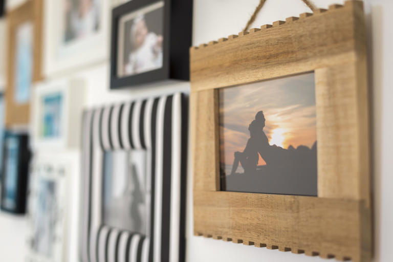 How to make adorable memory boards out of thrifted picture frames and ...