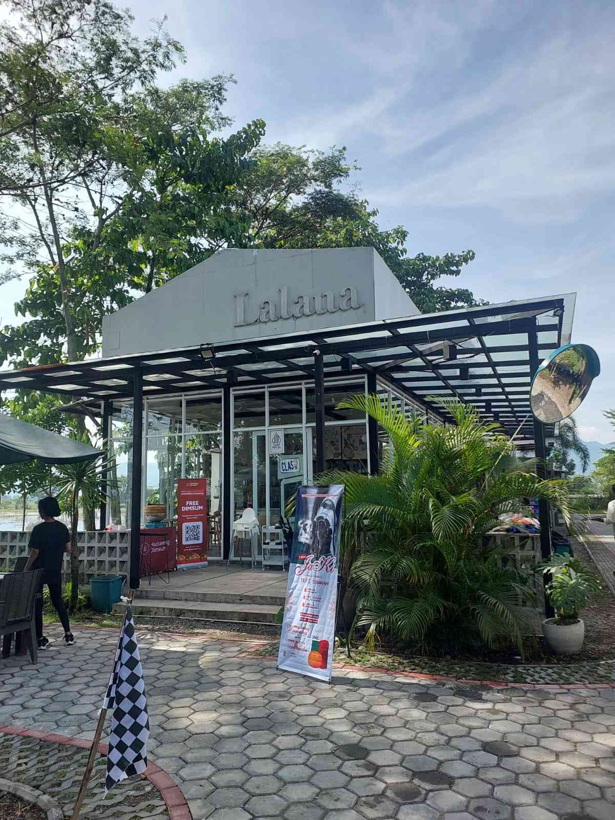 Jalan Kaki di Pinggir Sawah: Pengalaman Unik Peserta Mengexplore Alam