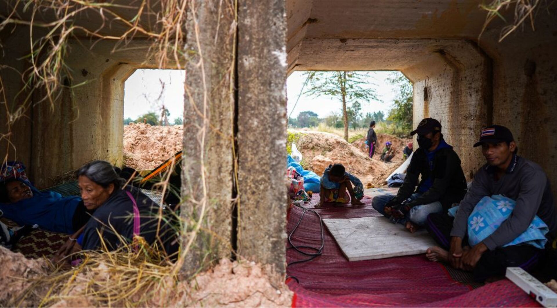 Thai villagers flee intense Cambodia border fighting as border shelling ...