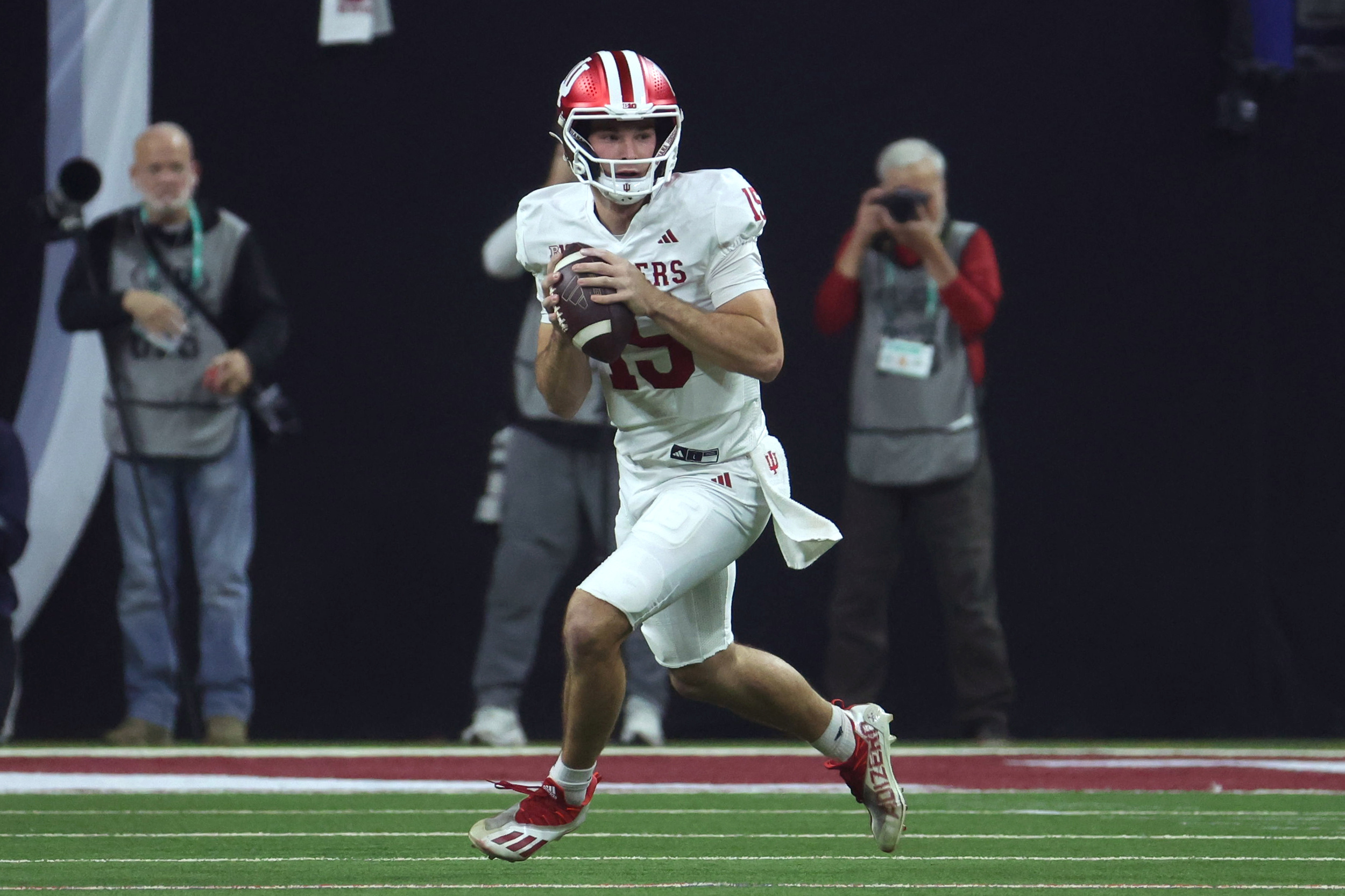 Scouting reports on potential top 2026 QB prospects