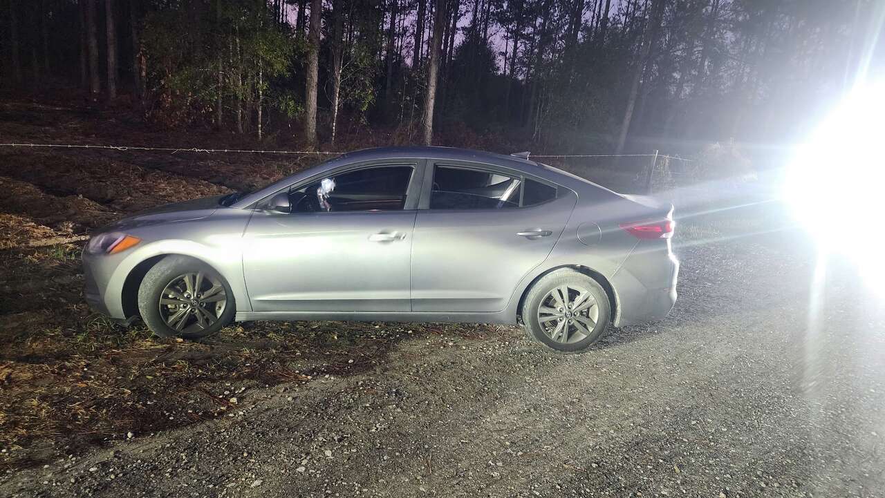 Jasper County deputies search woods for three suspects in Buna