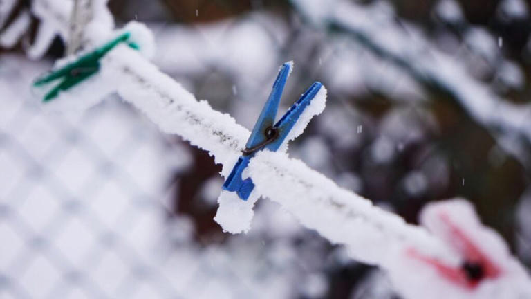Minnesota winter storm leads to hundreds of crashes, vehicles off the road