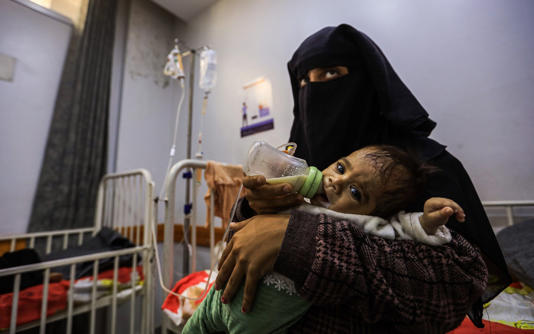 A child receives medical treatment at the Patient’s Friends Benevolent Society Hospital in Gaza City - Anadolu