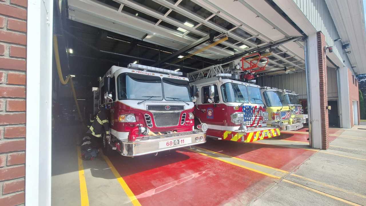 Fire truck hit by car while responding to call, several evaluated in ...