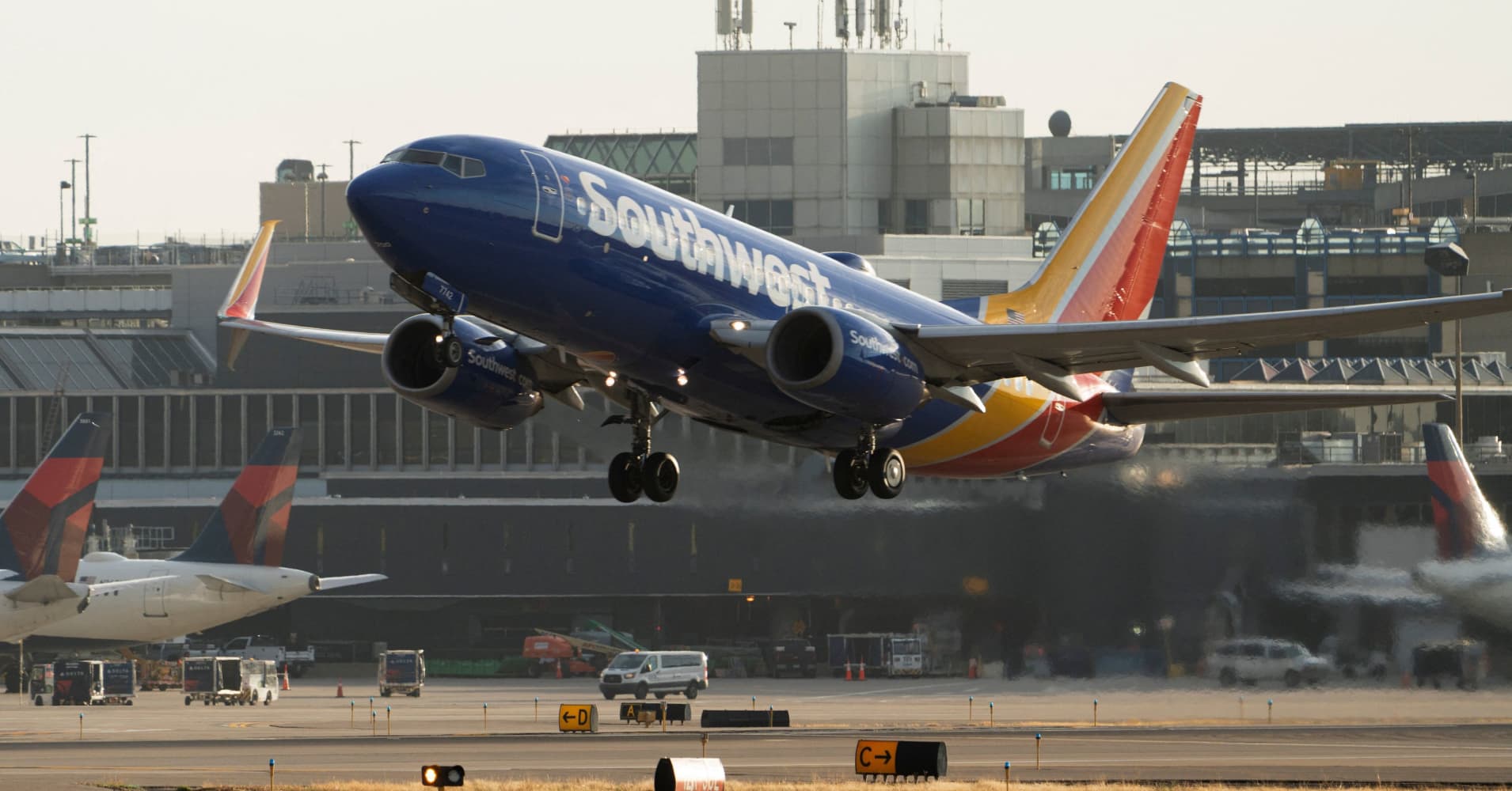 2 News Article Image El CEO de Southwest dice que la aerolínea está "persiguiendo activamente" una red de salas VIP en aeropuertos.