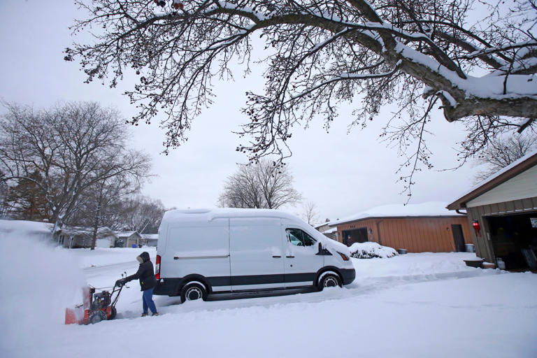 Kaukauna declares emergency, AASD cancels Frozen show ahead of snow