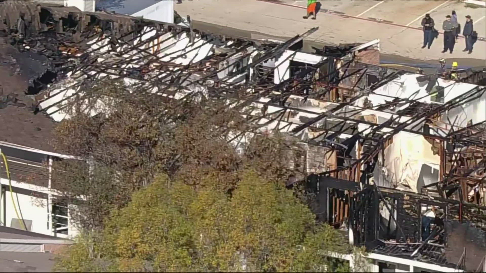 Crews respond to major fire at Fort Worth apartment complex, officials say