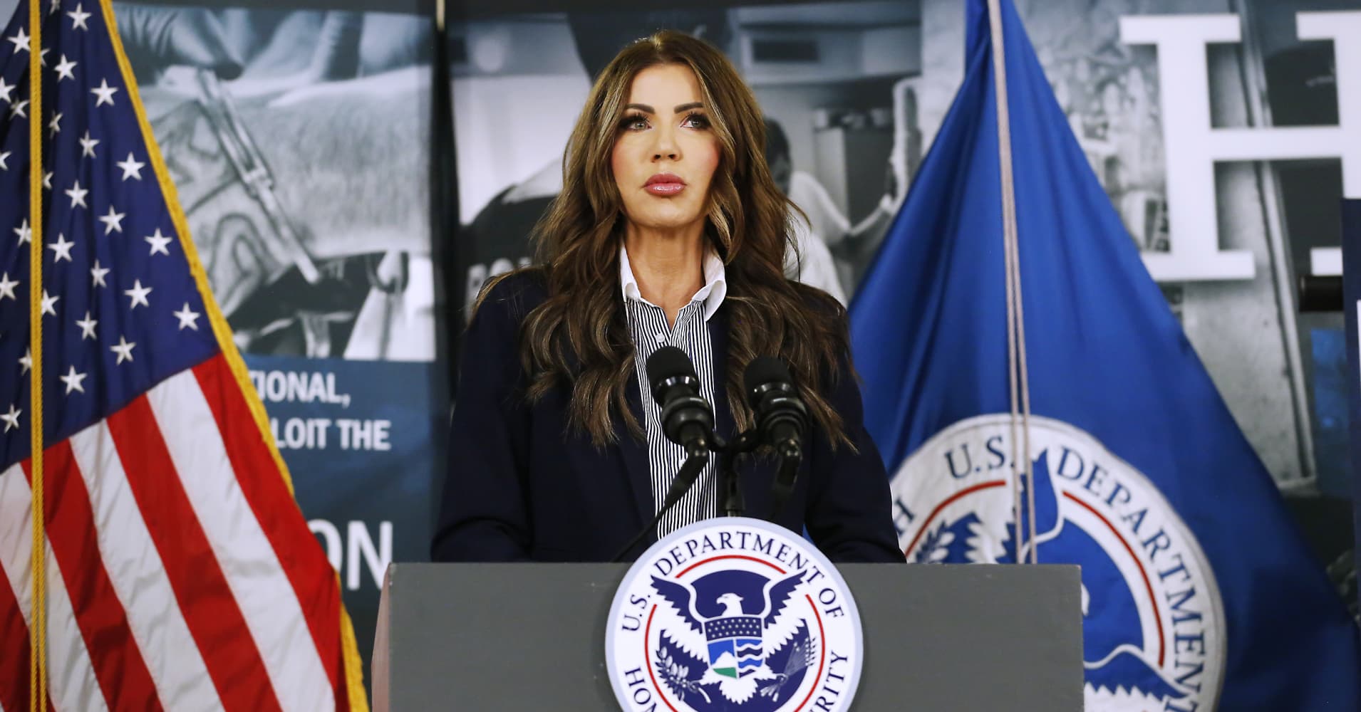 Homeland Security Dept. buying Boeing 737s for ICE deportations