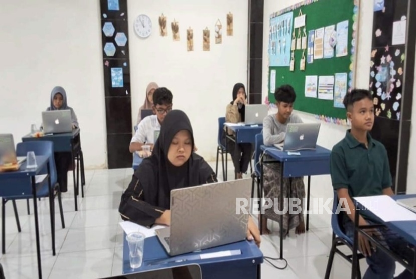Olimpiade Sains Teknologi 2025 SMA Rushd–Algobash