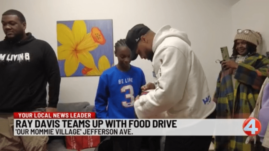 Bills RB Ray Davis teams up with food drive