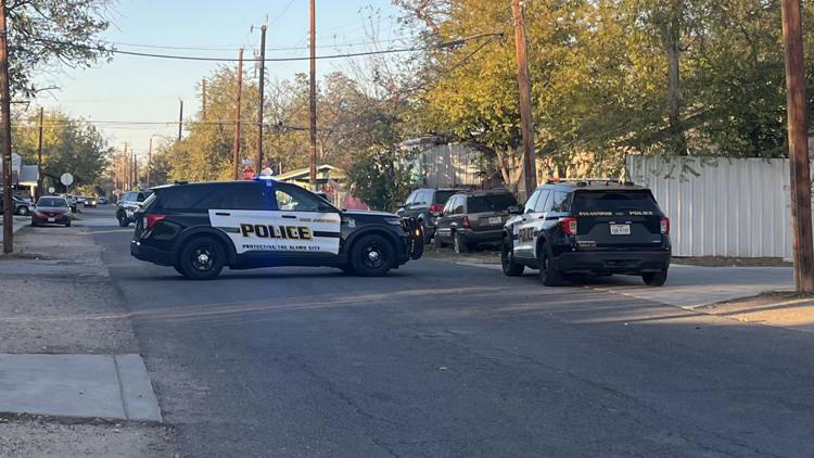 Man hospitalized, suspect at large after shooting in west San Antonio