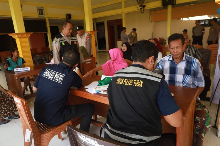Polres Tuban Bantu Warga Terdampak Angin Puting Beliung dengan Layanan Kesehatan