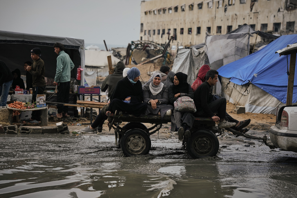 Aid flow into Gaza falls short of the ceasefire terms, Israeli figures show