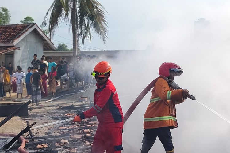 Ponpes di Pamekasan Jatim Terbakar Saat Santri Beribadah, 8 Kamar Rusak Parah