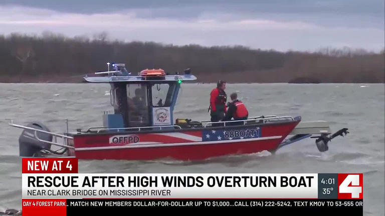 Two rescued after high winds overturn boat in the Mississippi River