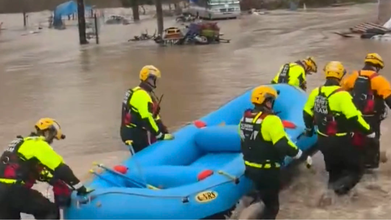 Pierce County Sheriff's Office Swiftwater Rescue Team conducting ...