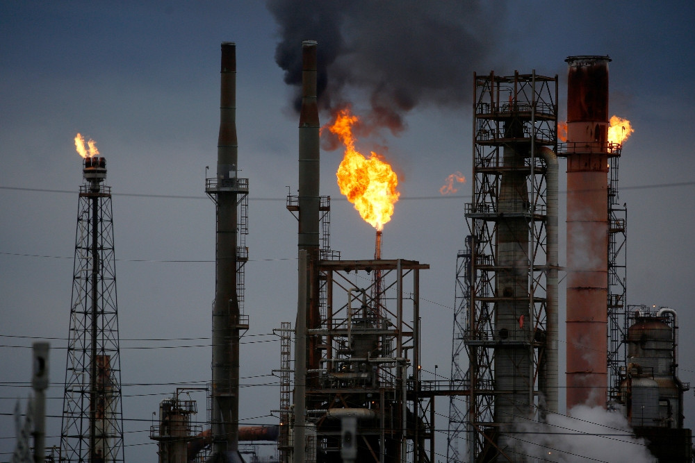 Harga minyak global melonjak karena kapal tanker Venezuela disita AS