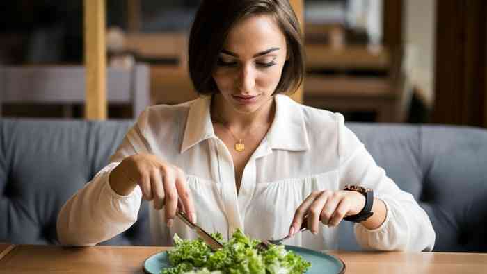 5 Kebiasaan Sore yang Bisa Gagalkan Diet
