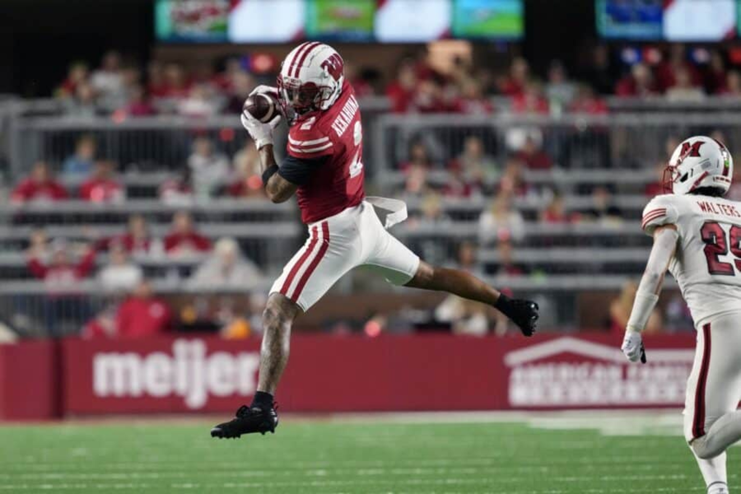 Wisconsin Badgers: Top potential transfer portal WR options following 4-8 season<br><br>