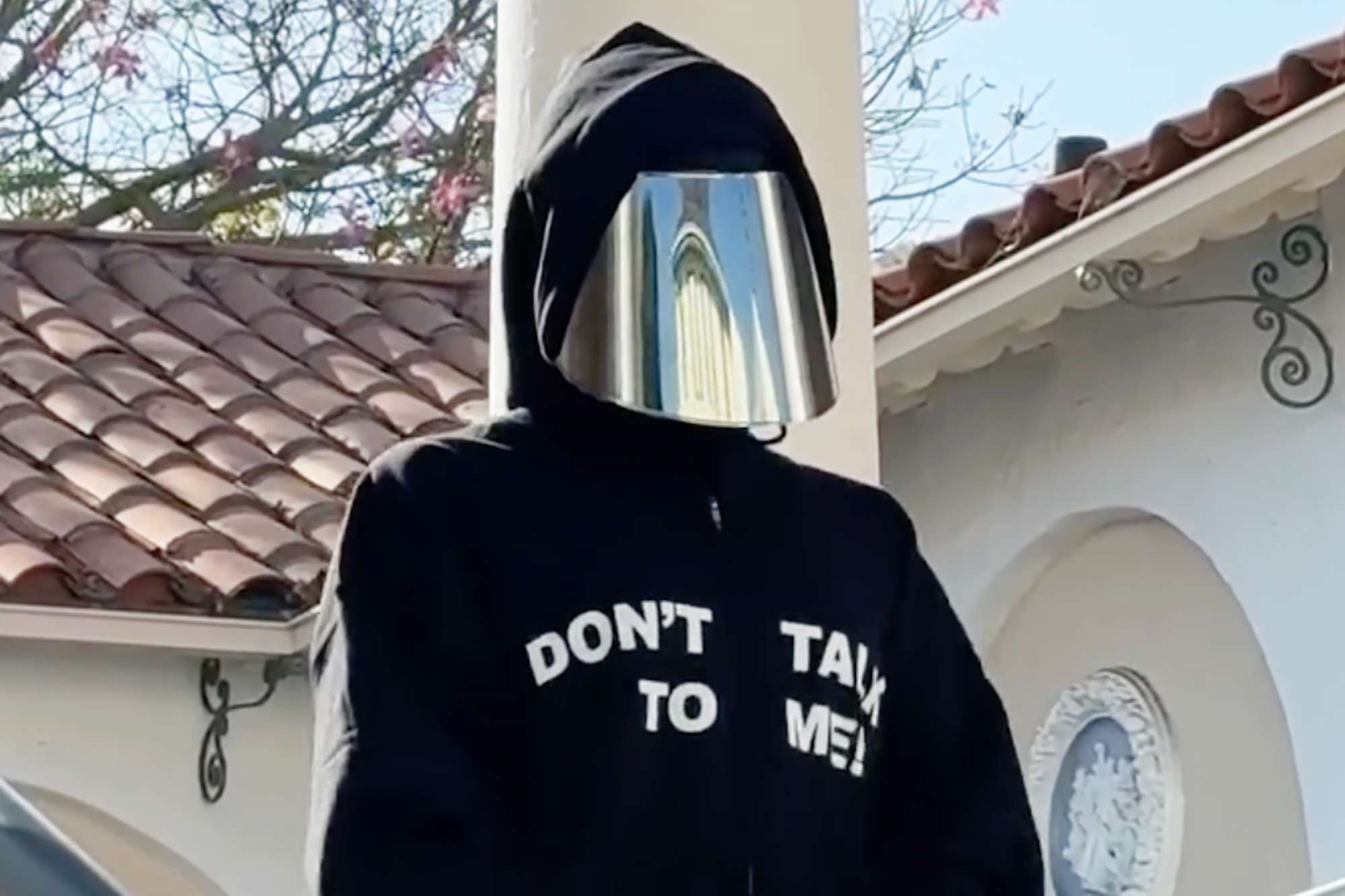 Celebrity unmasks themself ahead of “Masked Singer” season 14 premiere ...
