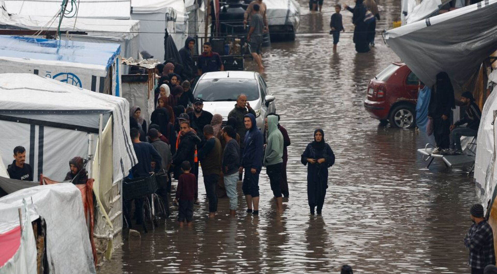 Tents submerged: Hundreds of thousands at risk in Gaza as storm looms