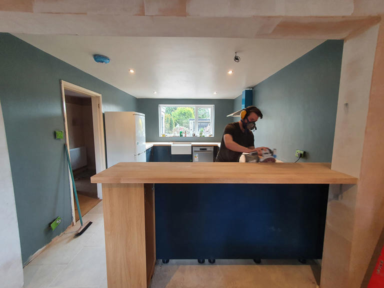 How to fit a kitchen: DIY versus using a professional