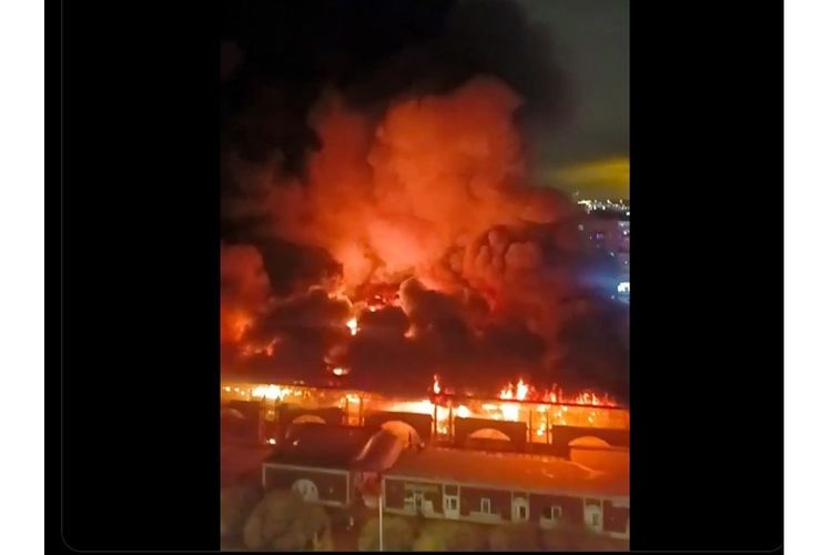 Kebakaran Hebat Menghancurkan Pasar St Petersburg, Warisan Soviet yang Bersejarah