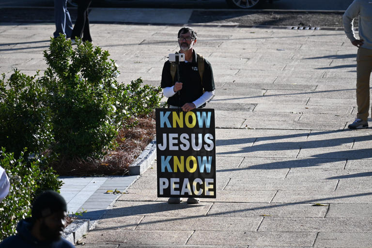 Buddhist monks on 'Walk for Peace' arrive at Mississippi State Capitol