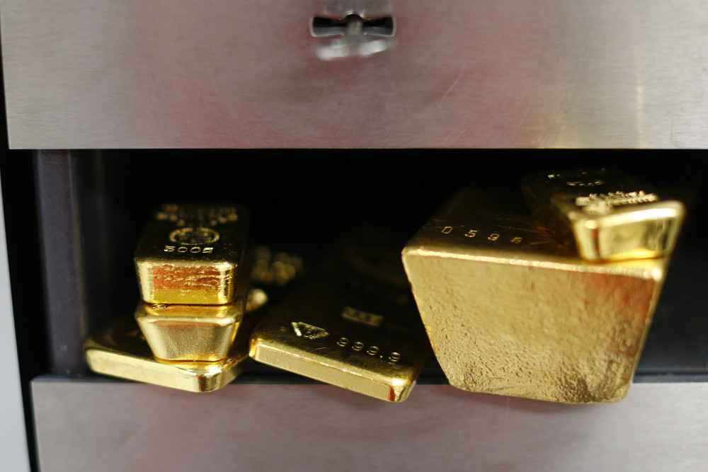 Emas melonjak setelah Fed turunkan suku bunga, perak capai rekor baru