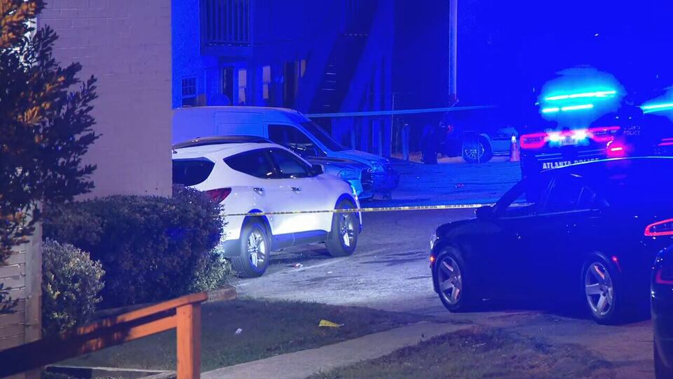 Man shot, killed at apartment complex in southwest Atlanta