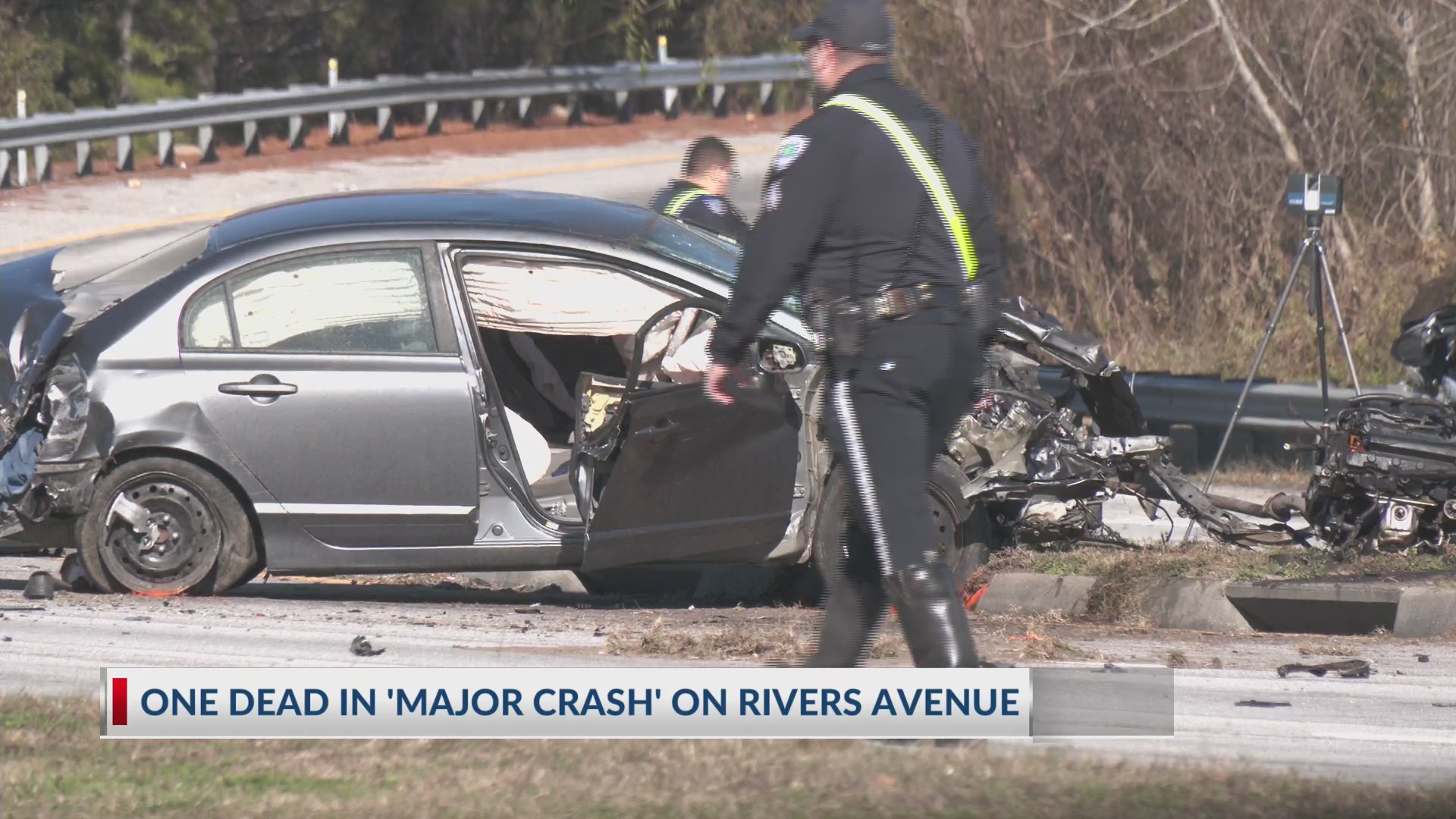 One dead in 'major crash' on Rivers Avenue