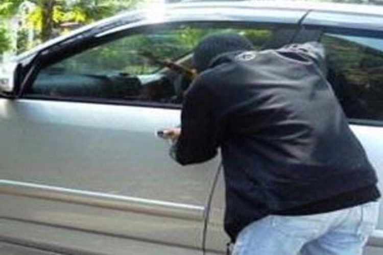 Tertangkap masuk mobil orang, pria Bekasi duduk tenang pakai jam tangan pemilik