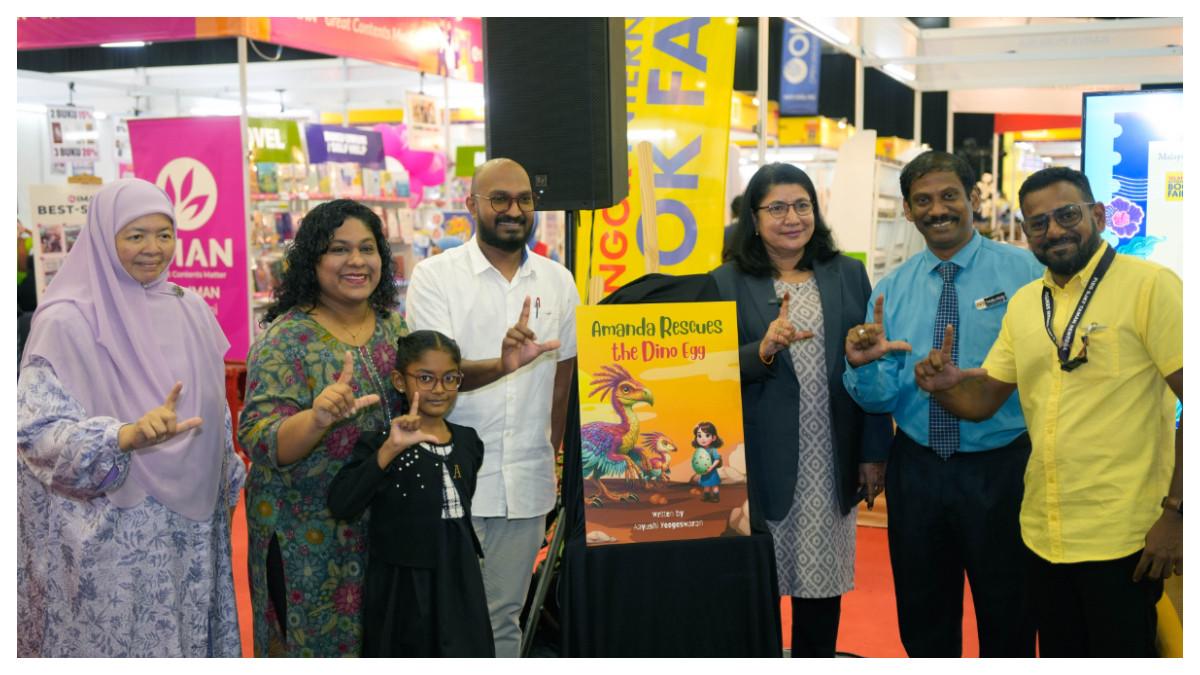Aayushi, Penulis Muda Berbakat Asal Malaysia yang Menggemparkan Dunia Literasi